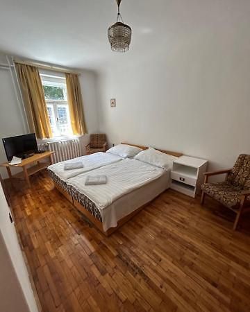 Bed and Breakfast Corvin Panzio Győr Esterno foto