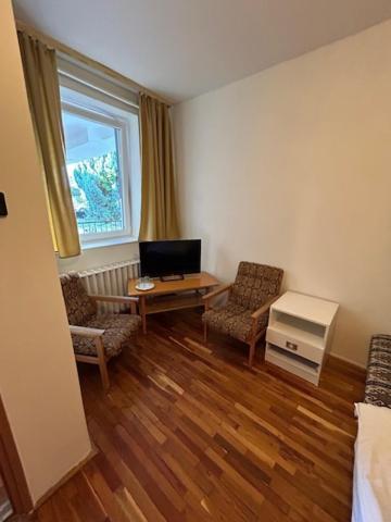 Bed and Breakfast Corvin Panzio Győr Esterno foto