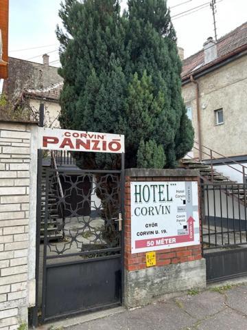 Bed and Breakfast Corvin Panzio Győr Esterno foto