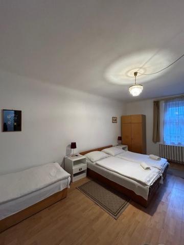 Bed and Breakfast Corvin Panzio Győr Esterno foto