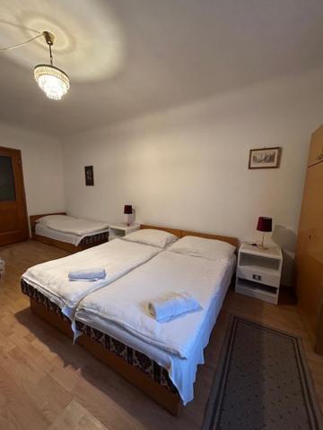 Bed and Breakfast Corvin Panzio Győr Esterno foto